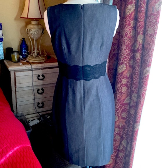 Classic woman’s dress with lace detail - Picture 3 of 3